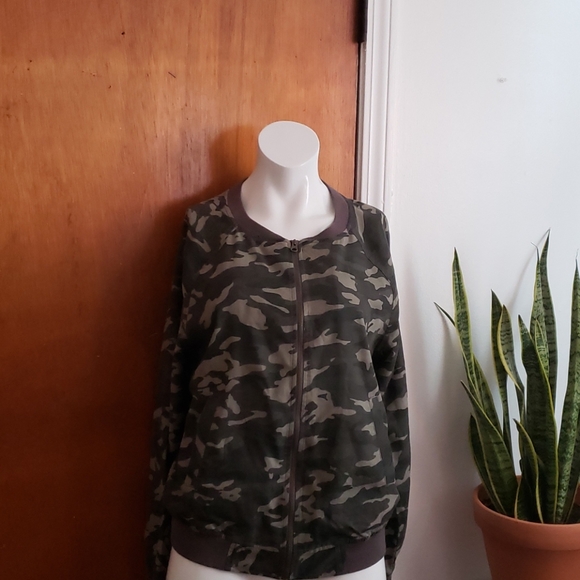 Jacket - Picture 2 of 9